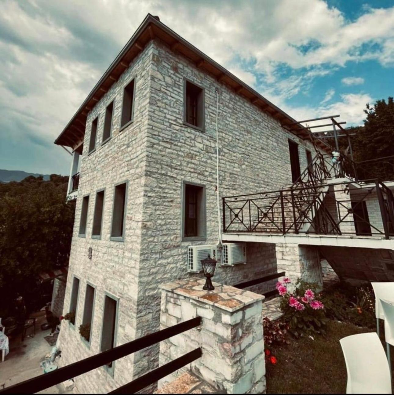 Bujtina Maria Hotel Gjirokaster Exterior photo